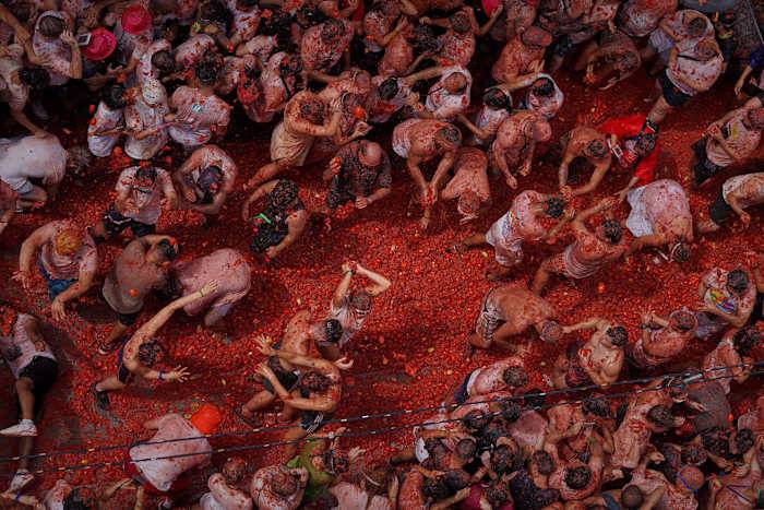 Tons of overripe tomatoes become projectiles in Spain's ‘Tomatina’ food fight