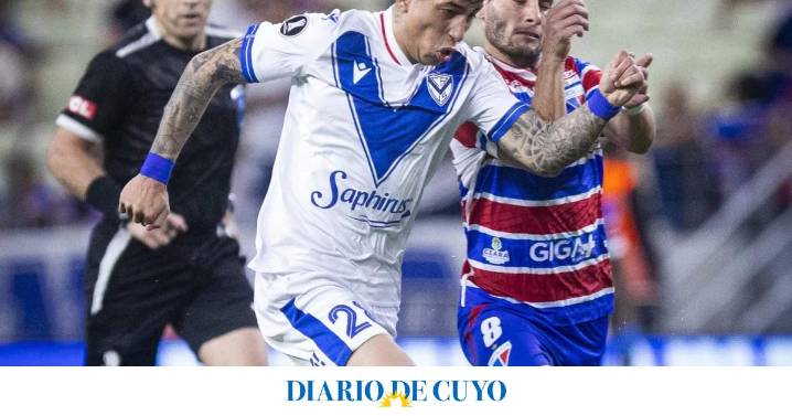 Fortaleza empató con Vélez por los octavos de final y todo se define en Liniers