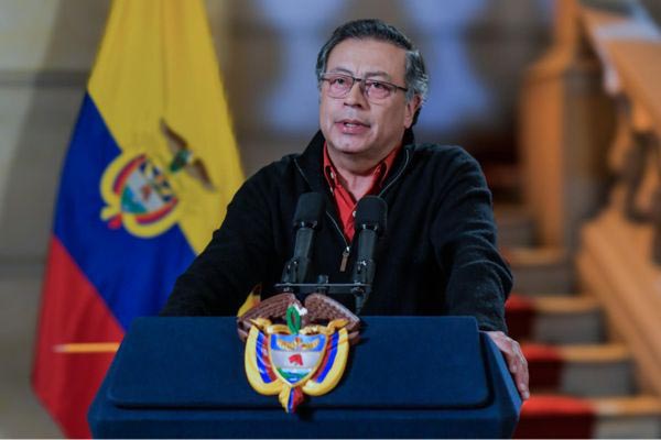 Petro responsabilizó a disidencias de la Farc por muerte de ocho policías