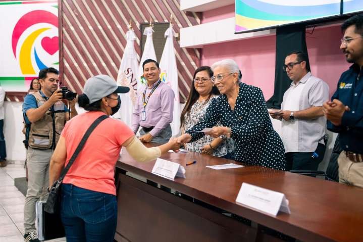 Beatriz Estrada impulsa a emprendedores con apoyos económicos