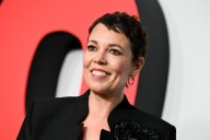 Ficha el pixie ondulado de Olivia Colman si te gusta llevar el pelo corto