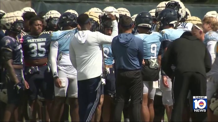 Willie Simmons era kicks off with dominant win for FIU