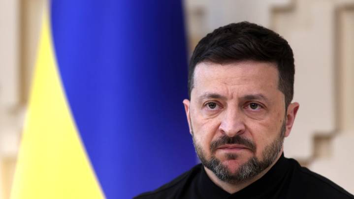 Experto explica por qué Zelenski está al borde del "nocaut" político
