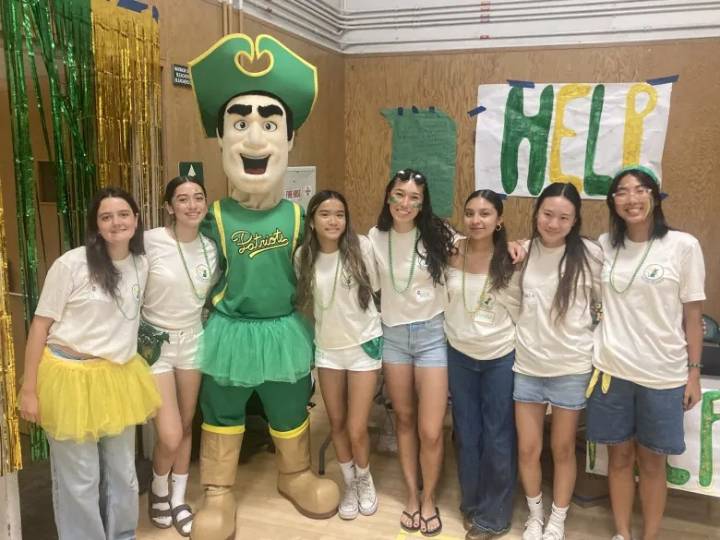Patrick Henry High School Link Crew helps new students learn the ropes 