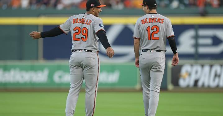 Tuesday Bird Droppings: The new guys are pretty good