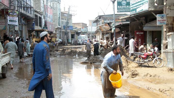 Las inundaciones por los monzones dejan más de 320 muertos en Pakistán