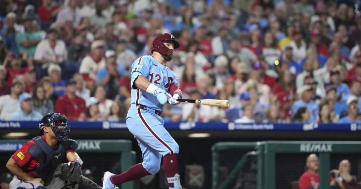 Kyle Schwarber hits 4 HRs, has Phillies