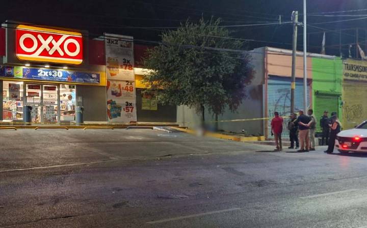 Hombre asesina a cuchilladas a su compañero de trabajo en Santa Catarina; policía lo detiene