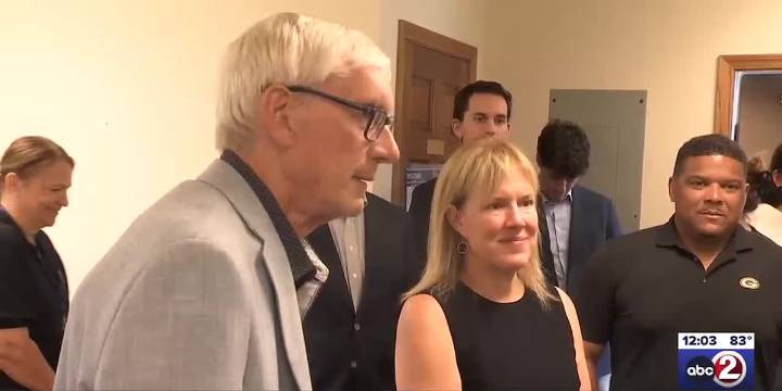 Governor visits Green Bay health care facility
