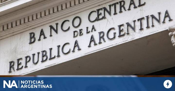 Los argentinos siguen locos por el dólar: la salida de divisas fue en julio la más alta desde 2019