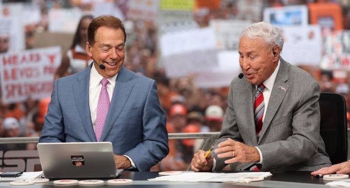Nick Saban’s Daughter in Tears as Kirk Herbstreit & Lee Corso Breakdown Before Farewell Former Alabama head coach Nick Saban’s daughter, Kristen was emotional seeing Kirk Herbstreit’s heartfelt speech
