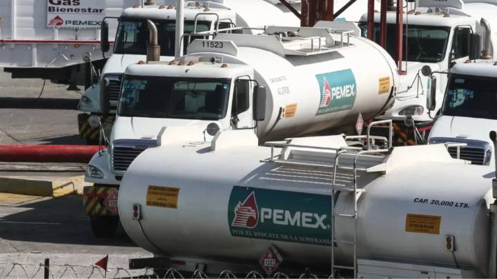 Por 'afectaciones temporales' Pemex incorporará más pipas para abastecer CDMX