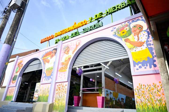 Alcaldesa inauguró Paseo Gastronómico y de Flores en la Plaza del Jardín