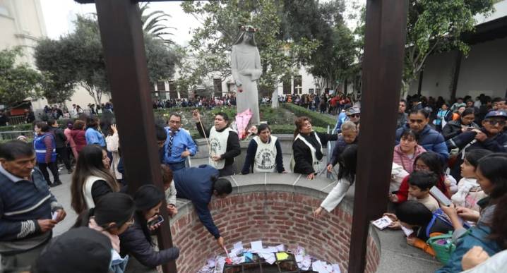 Santa Rosa de Lima: Cientos de fieles visitan el santuario y depositan cartas en el pozo de los deseos 
