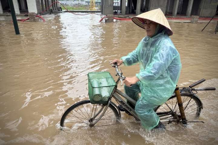 Heavy rain causes flooding, landslides and 8 deaths in Vietnam and Thailand