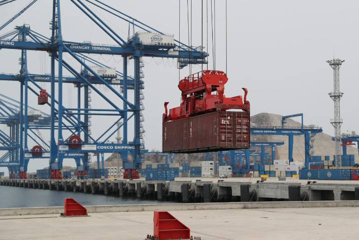 EE.UU. elimina exención arancelaria a bienes de menos de 800 dólares en pleno caos logístico
