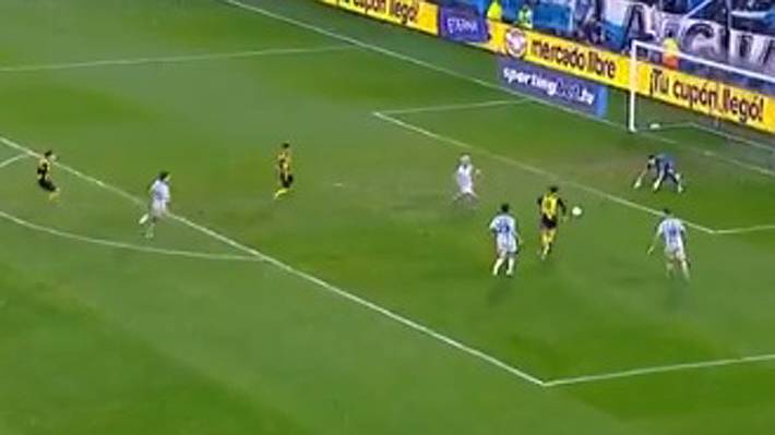 "Héroe": Mira la notable doble tapada con que Arias salvó a Racing en la Libertadores y la decisión del DT que desató tremendo enojo del arquero