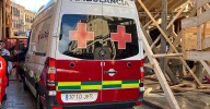 Un recortador es corneado en el muslo durante una exhibición en las fiestas de Fuenteguinaldo
