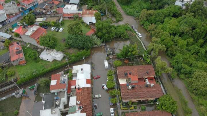 Lluvias dejan 280 viviendas afectadas en Morelos y numerosos autos bajo el agua