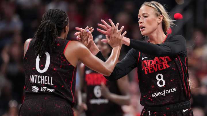 See best moments from Indiana Fever vs. Dallas Wings, Paige Bueckers at Gainbridge Fieldhouse