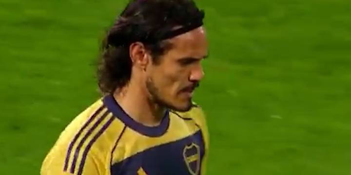 El fastidio de Cavani tras ser el primer cambio en el triunfo de Boca Juniors y su reclamo a Úbeda: “¿Qué pasa?”