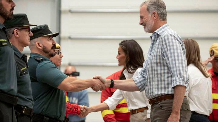 «Gratitud, reconocimiento y comprensión» de los reyes a los que lucharon contra los incendios de Ourense