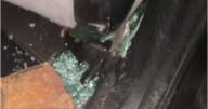 Le tiraron un ladrillo a una turista cuando viajaba en un taxi: terminó en el hospital