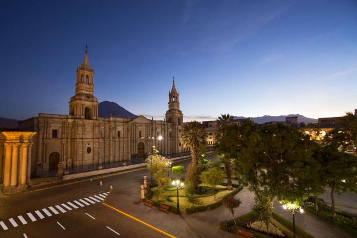 Arequipa comienza celebración por su aniversario con la entrada de ccapo