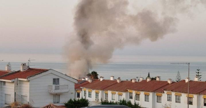 Aparatoso incendio en La Cala del Moral, en Rincón de la Victoria
