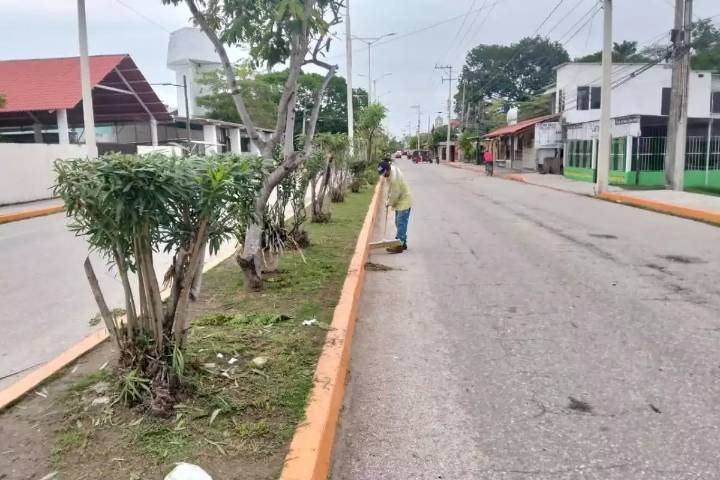 Trabajadores denuncian sueldos de hambre de la Junta Municipal de Atasta