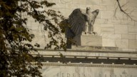 Funcionario de FED piensa que la tasa de interés debe disminuir