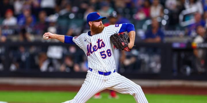 Paul Blackburn signs with Yankees