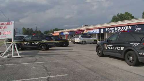 3 suspects in custody after man shot to death outside strip mall on Boone Road in southwest Houston, police say