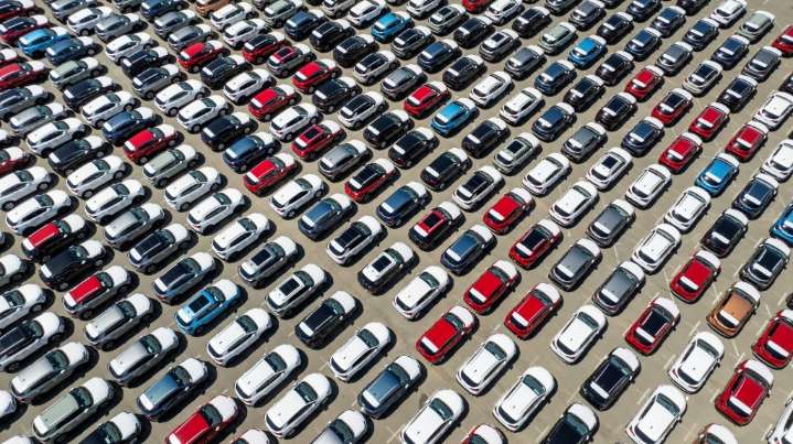 US consumers to bear brunt of tariff hit, Goldman economists say