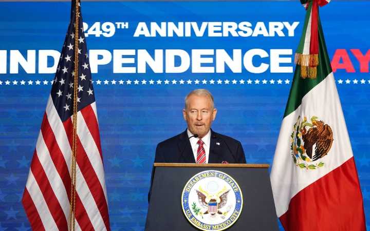Entre los 26 extraditados de México a EU, hay 'personas clave' del CJNG y del Cártel de Sinaloa: Embajada