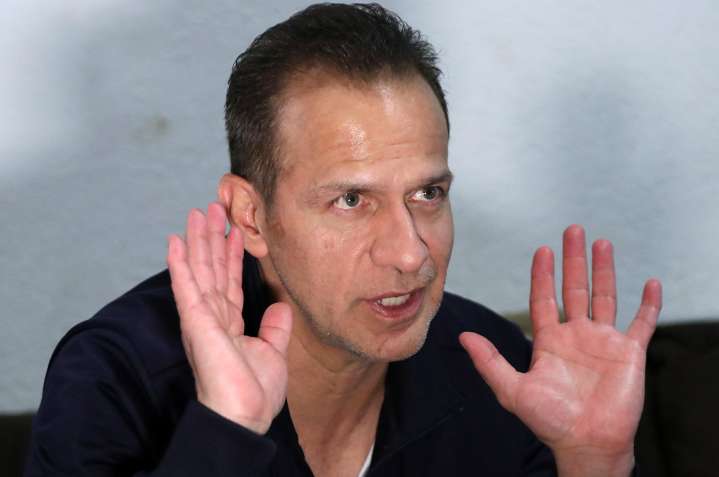 Mexicano ligado al caso Cassez denunciará a funcionarios y pedirá libertad de familiares