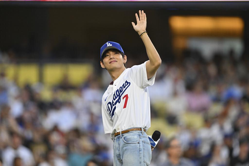 V of BTS throws ceremonial first pitch at Dodgers game