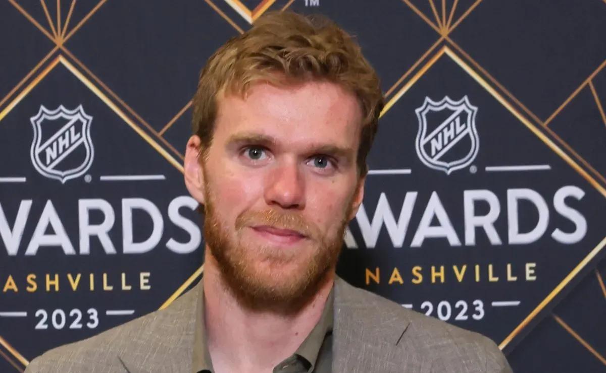 While his extension remains uncertain, Connor McDavid gets encouraging update on Oilers teammate’s injury