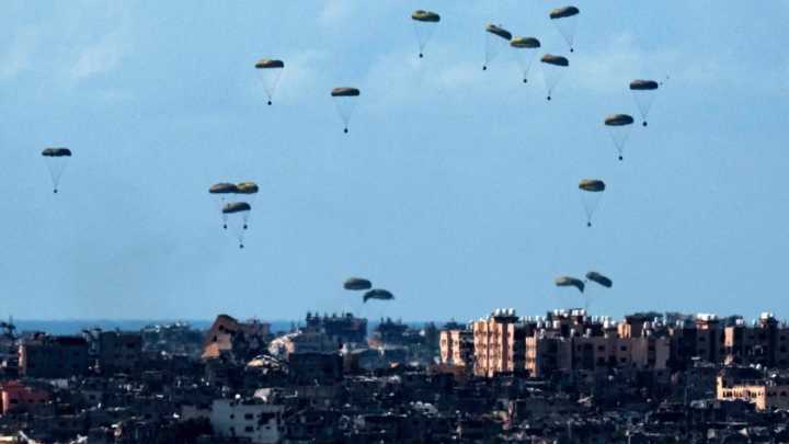 Cinco países envían ayuda aérea a Gaza en medio de la peor hambruna en años