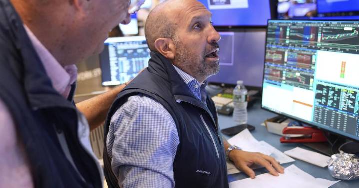 Wall Street rises toward records on hopes for lower interest rates