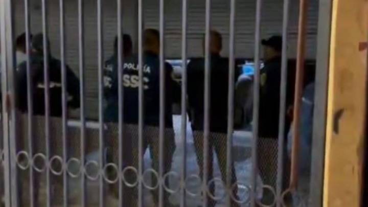 Ejecutan a hombre en negocio de muebles; delincuentes huyen en motocicleta hacia Coyoacán