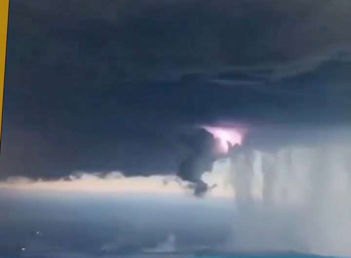 Video: Tornado de fuego cayendo en el cielo de Colorado
