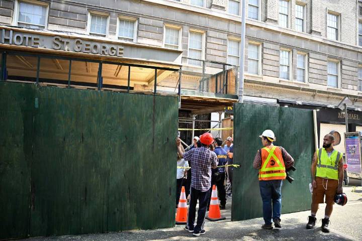 ‘Not surprised’: Locals say neglect to blame in Clark Street station awning collapse • Brooklyn Paper