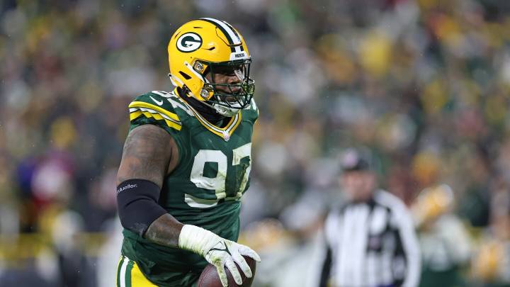 Cowboys will get Kenny Clark, two first-round picks for Micah Parsons