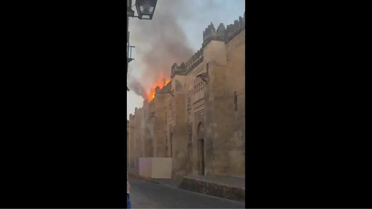 Así fue el incendio de la Mezquita de Córdoba, uno de los monumentos más importantes de España