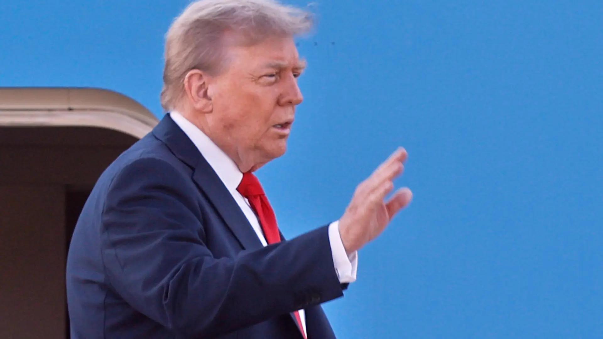 Trump dice que Zelenski puede acabar la guerra "casi de inmediato" si se olvida de Crimea y de la OTAN