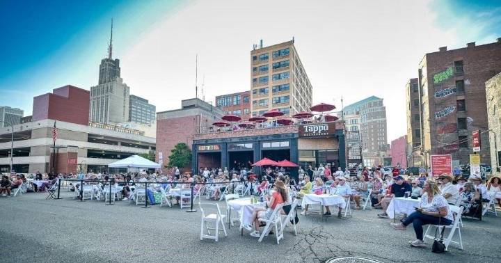 Things to Do: Buffalo Jazz Festival, peaches in Lewiston, a visit from Kevin Smith