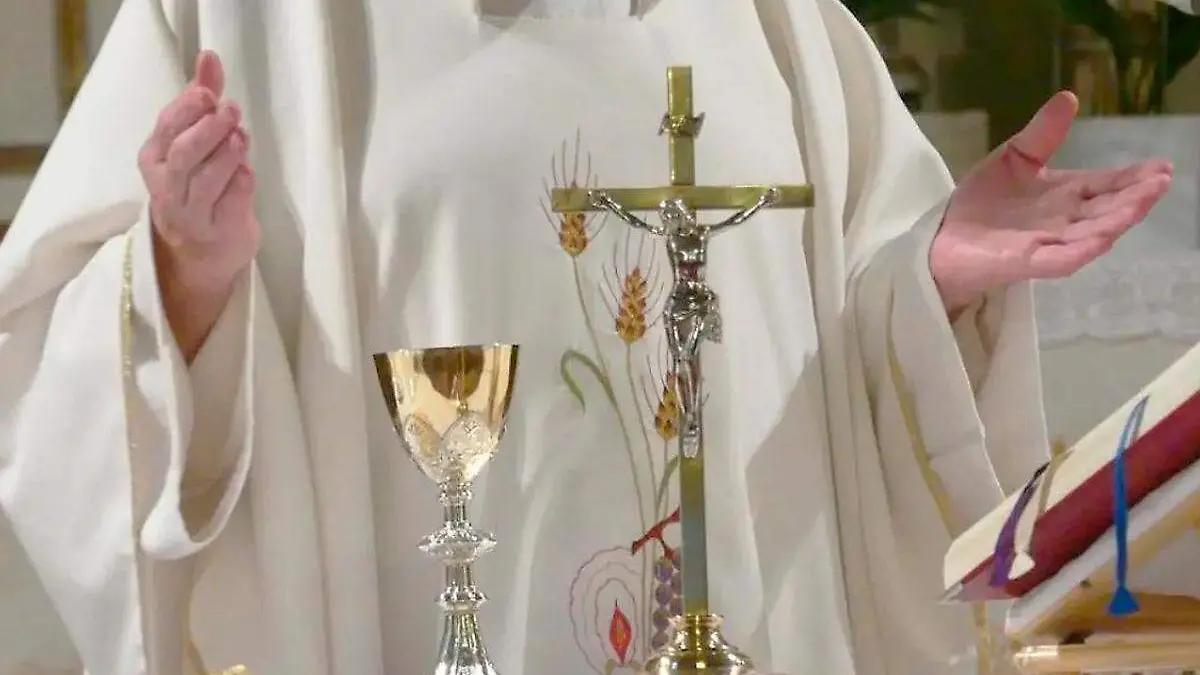 Falso jesuita de Tecamachalco ya estuvo en prisión: revela el arzobispo Víctor Sánchez
