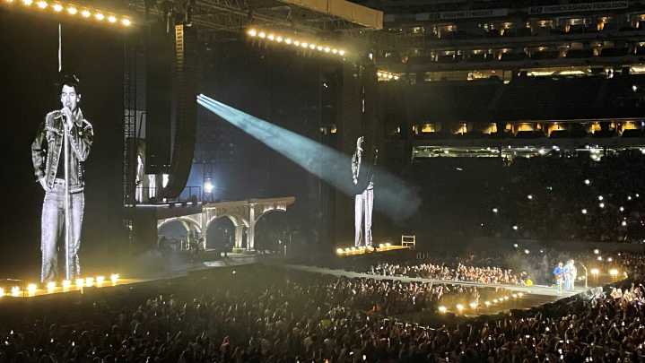 Demi Lovato joins Jonas Brothers at MetLife Stadium: Review