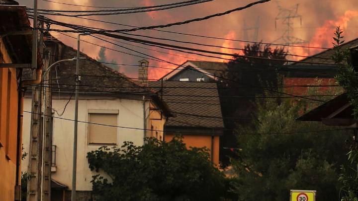 "Es como luchar con un ejército que te viene comiendo": el alcalde de Carucedo describe la devastación en Las Médulas